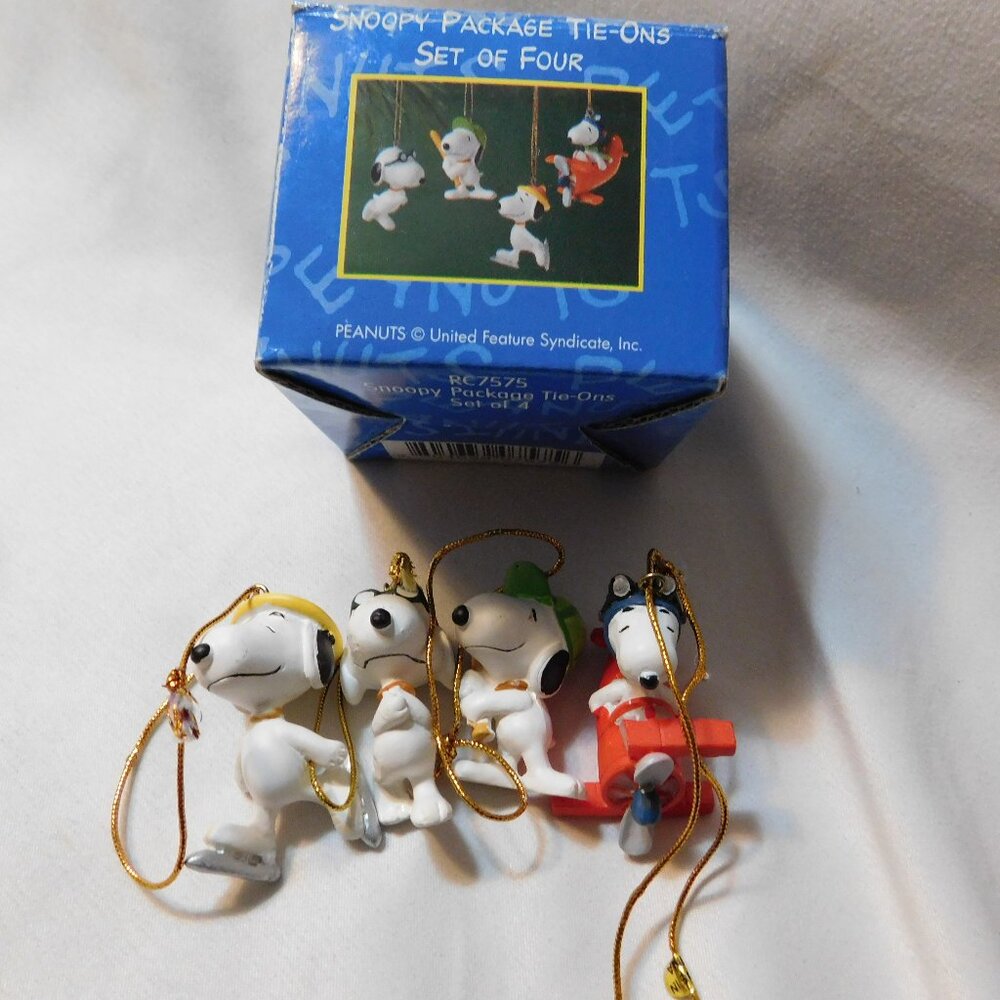 Peanuts Snoopy Tie-On Set of 4 with Box